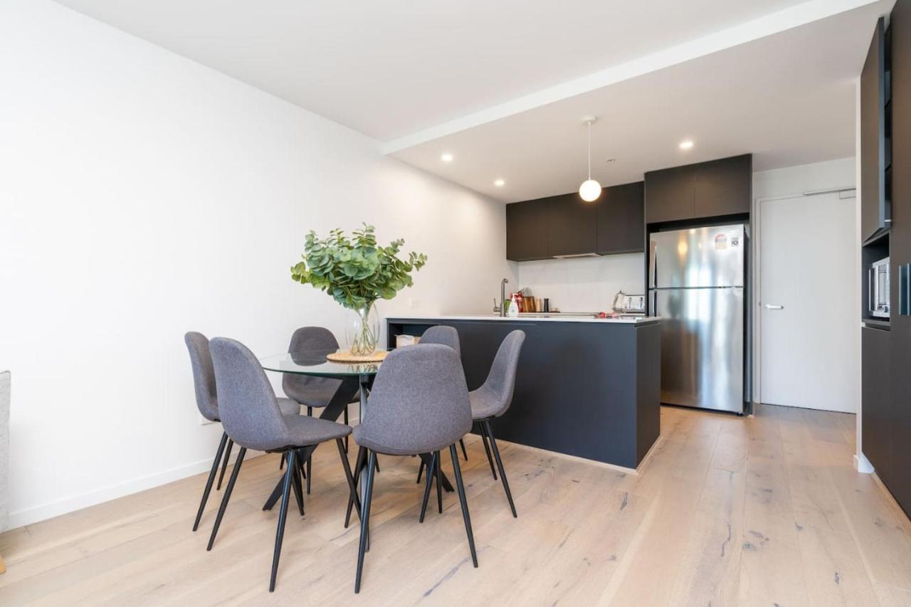 Convenient 2br 2ba Right Next To Glebe Park Canberra